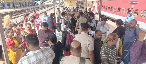 भाटापारा स्टेशन पर किलाबंदी टिकट चेकिंग, 306 मामलों से 2,32,060 रुपए राजस्व प्राप्त