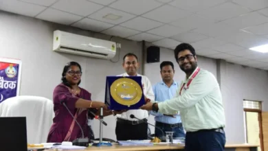 बस्तर से ऑक्सफोर्ड तक : छत्तीसगढ़ की पहली सामाजिक विज्ञान प्रयोगशाला के निर्माता विनायक कोहली बने देश के सबसे युवा ‘बेस्ट टीचर‘ बस्तर से ऑक्सफोर्ड तक : छत्तीसगढ़ की पहली सामाजिक विज्ञान प्रयोगशाला के निर्माता विनायक कोहली बने देश के सबसे युवा ‘बेस्ट टीचर‘
