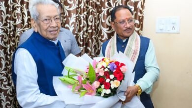 मुख्यमंत्री श्री विष्णु देव साय ने ओडिशा के राज्यपाल डॉ. हरि बाबू कंभमपति से की शिष्टाचार भेंट मुख्यमंत्री श्री विष्णु देव साय ने ओडिशा के राज्यपाल डॉ. हरि बाबू कंभमपति से की शिष्टाचार भेंट