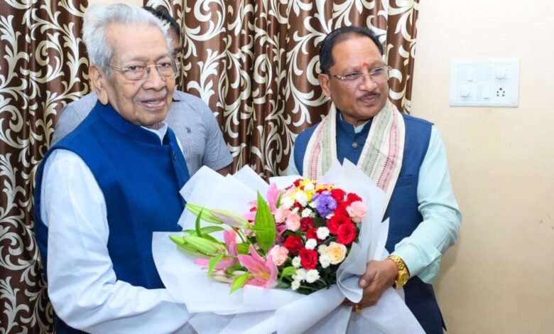 मुख्यमंत्री श्री विष्णु देव साय ने ओडिशा के राज्यपाल डॉ. हरि बाबू कंभमपति से की शिष्टाचार भेंट मुख्यमंत्री श्री विष्णु देव साय ने ओडिशा के राज्यपाल डॉ. हरि बाबू कंभमपति से की शिष्टाचार भेंट