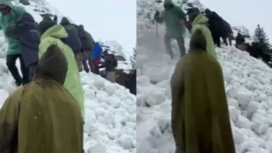 उत्तराखंड में मौसम बिगड़ा, बर्फबारी से पर्वतारोही और ट्रैकर फंसे!
