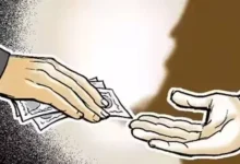 FCRA रजिस्ट्रेशन कराने के बदले रिश्वत मांगने के आरोप में दो अधिकारी पकड़े गए