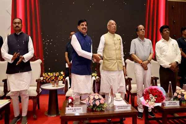 अटल जी का जीवन है लोकतांत्रिक मूल्यों के लिये प्रतिबद्धता का उदाहरण: मुख्यमंत्री अटल जी का जीवन है लोकतांत्रिक मूल्यों के लिये प्रतिबद्धता का उदाहरण: मुख्यमंत्री