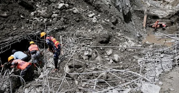 नेपाल में बाढ़ से मौतों का आंकड़ा 1,282 बताया गया, कई अब भी लापता नेपाल में बाढ़ से मौतों का आंकड़ा 1,282 बताया गया, कई अब भी लापता