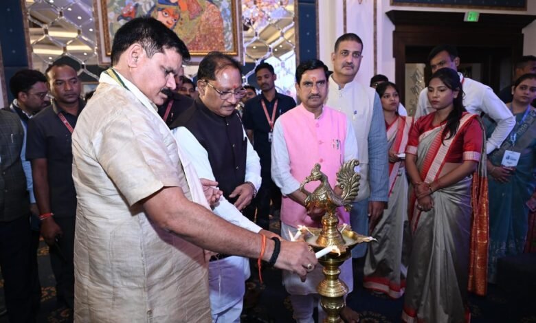 मुख्यमंत्री विष्णु देव साय ने खनिज विकास के प्रति राज्य की प्रतिबद्धता पर दिया जोर मुख्यमंत्री विष्णु देव साय ने खनिज विकास के प्रति राज्य की प्रतिबद्धता पर दिया जोर