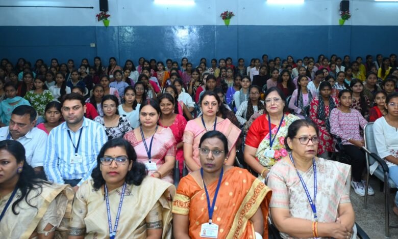 वर्तमान पर फोकस करें, निरंतर सीखते रहें और समाज के लिए योगदान दें-श्री डेका