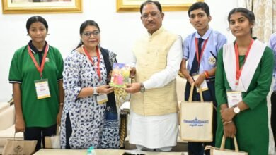 राष्ट्रपति श्रीमती द्रौपदी मुर्मु से संवाद के अनुभव विद्यार्थियों ने मुख्यमंत्री के साथ किए साझा