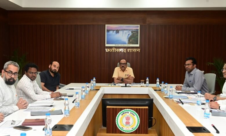ग्रामोद्योग विभाग के अधिकारियों ने तकनीकी वस्त्र मिशन के संबंध में दिया प्रस्तुतिकरण