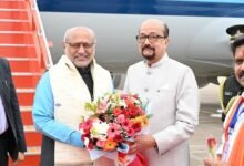 राज्यपाल श्री डेका ने उपराष्ट्रपति श्री राधाकृष्णन का किया आत्मीय स्वागत