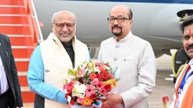 राज्यपाल श्री डेका ने उपराष्ट्रपति श्री राधाकृष्णन का किया आत्मीय स्वागत