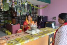 आकांक्षा स्व-सहायता समूह को मिला एक लाख रुपये का ऋण, किराना-सिंगार दुकान से बढ़ी आमदनी