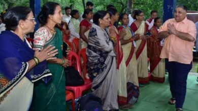 रामगढ़ में मितानिन बहनों से पर्यटन एवं संस्कृति मंत्री ने किया आत्मीय संवाद, समस्याओं और आवश्यकताओं की ली जानकारी