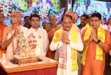 भगवान श्रीकृष्ण और राधारानी के दर्शन कर मुख्यमंत्री ने किया शंख अभिषेक, प्रदेशवासियों की सुख-समृद्धि और खुशहाली की कामना