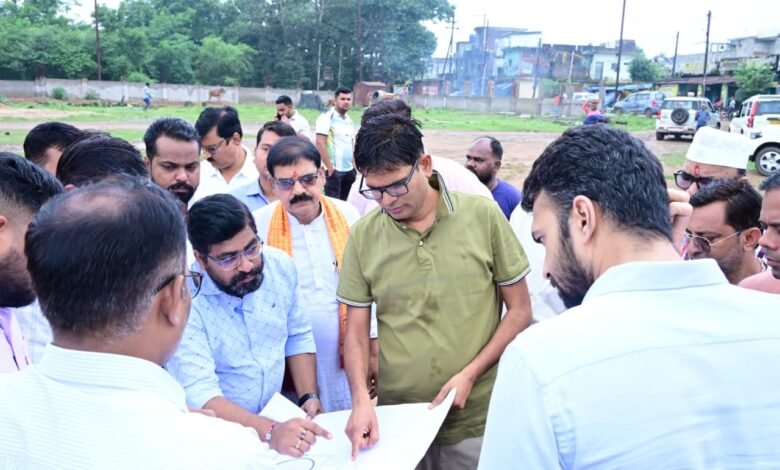 रिंग रोड, पुल, केलो रिवर फ्रंट, मरीन ड्राइव, ऑक्सीजोन और आधुनिक अधोसंरचना परियोजनाओं को समय-सीमा में पूरा करने के निर्देश