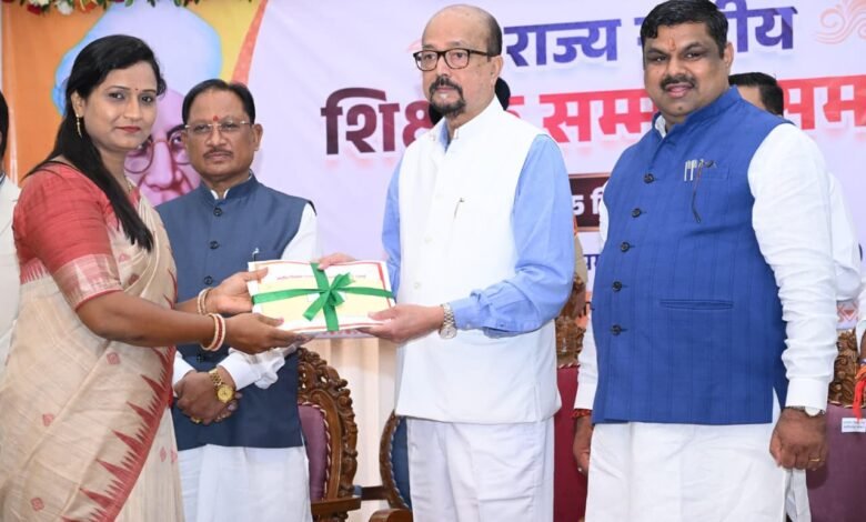 शिक्षक नई पीढ़ी के निर्माता, विकसित छत्तीसगढ़ के निर्माण में शिक्षा की भूमिका सबसे महत्वपूर्ण : मुख्यमंत्री श्री साय शिक्षक नई पीढ़ी के निर्माता, विकसित छत्तीसगढ़ के निर्माण में शिक्षा की भूमिका सबसे महत्वपूर्ण : मुख्यमंत्री श्री साय