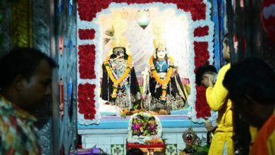 उप मुख्यमंत्री एवं कवर्धा विधायक श्री विजय शर्मा ने श्रीकृष्ण जन्माष्टमी पर श्री राधा-कृष्ण बड़े मंदिर में की पूजा-अर्चना
