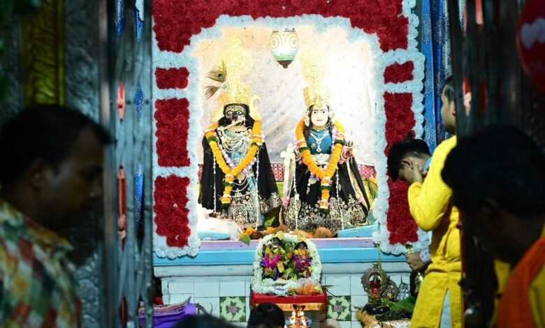 उप मुख्यमंत्री एवं कवर्धा विधायक श्री विजय शर्मा ने श्रीकृष्ण जन्माष्टमी पर श्री राधा-कृष्ण बड़े मंदिर में की पूजा-अर्चना