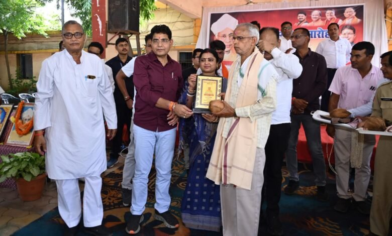 शिक्षकों के मार्गदर्शन और जनसेवा से ही संभव है, समाज व राष्ट्र का सर्वांगीण विकास- मंत्री श्री टंक राम वर्मा शिक्षकों के मार्गदर्शन और जनसेवा से ही संभव है, समाज व राष्ट्र का सर्वांगीण विकास- मंत्री श्री टंक राम वर्मा