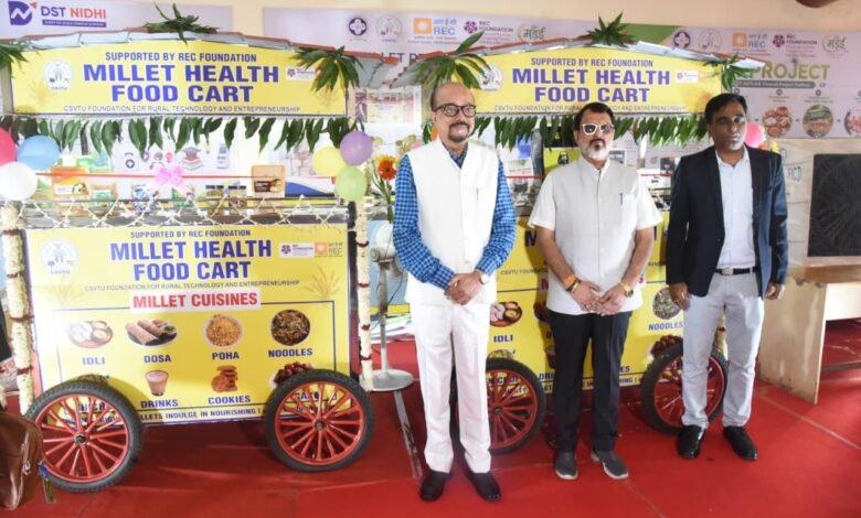 कुलाधिपति एवं राज्यपाल श्री रमेन डेका मुख्य अतिथि के रूप में हुए शामिल कुलाधिपति एवं राज्यपाल श्री रमेन डेका मुख्य अतिथि के रूप में हुए शामिल