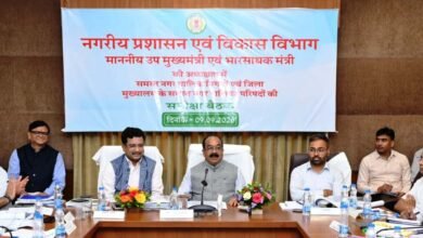 उप मुख्यमंत्री ने नगर निगमों और जिला मुख्यालय वाले नगर पालिकाओं के कार्यों की समीक्षा की
