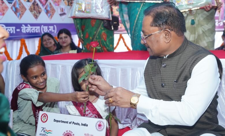 शिक्षक बच्चों का भविष्य गढ़ते हैं और उनके माध्यम से समाज एवं राष्ट्र के उज्ज्वल भविष्य की नींव रखते हैं : मुख्यमंत्री श्री साय शिक्षक बच्चों का भविष्य गढ़ते हैं और उनके माध्यम से समाज एवं राष्ट्र के उज्ज्वल भविष्य की नींव रखते हैं : मुख्यमंत्री श्री साय