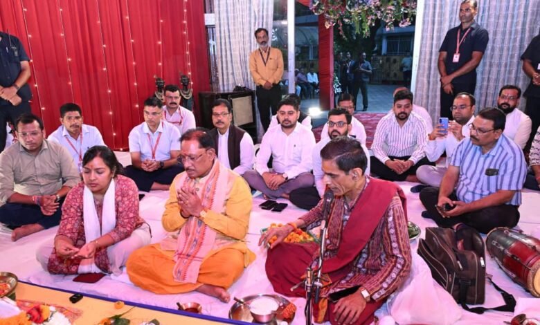 मुख्यमंत्री श्री विष्णु देव साय ने परिवारजनों के साथ विधि-विधान से की गणपति की स्थापना और पूजा-अर्चना