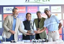 मुख्यमंत्री ने किया ‘डीपी वर्ल्ड नवा रायपुर ओपन 2026’ की ट्रॉफी का अनावरण, गोल्फ में हाथ आजमाकर बढ़ाया खिलाड़ियों का उत्साह