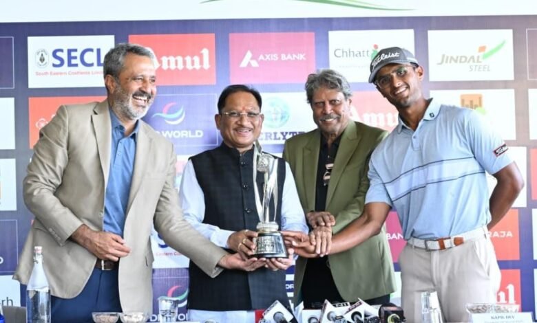 मुख्यमंत्री ने किया ‘डीपी वर्ल्ड नवा रायपुर ओपन 2026’ की ट्रॉफी का अनावरण, गोल्फ में हाथ आजमाकर बढ़ाया खिलाड़ियों का उत्साह