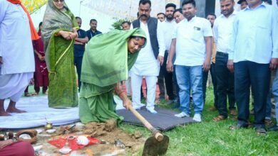 भैयाथान क्षेत्र में 34 करोड़ से अधिक के सड़क विकास कार्यों की मंत्री श्रीमती लक्ष्मी राजवाड़े ने दी सौगात भैयाथान क्षेत्र में 34 करोड़ से अधिक के सड़क विकास कार्यों की मंत्री श्रीमती लक्ष्मी राजवाड़े ने दी सौगात