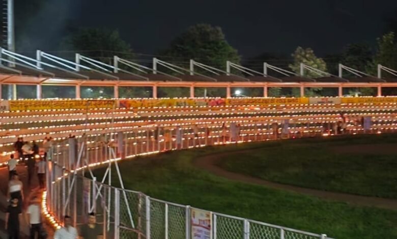 शासकीय कार्यालयों, धार्मिक स्थलों, मंदिरों, चौक-चौराहों, अमृत सरोवरों सहित विभिन्न स्थलों में प्रज्ज्वलित हुए दीए, घर- घर हुए रोशन शासकीय कार्यालयों, धार्मिक स्थलों, मंदिरों, चौक-चौराहों, अमृत सरोवरों सहित विभिन्न स्थलों में प्रज्ज्वलित हुए दीए, घर- घर हुए रोशन