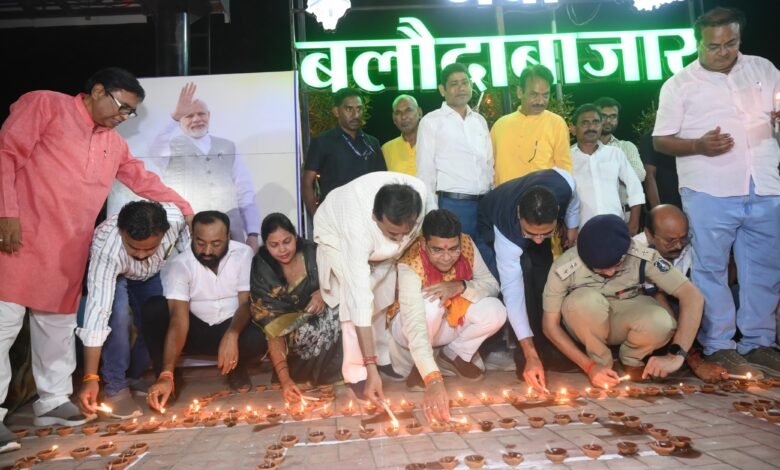 प्रधानमंत्री के 25 वर्षों के सेवाकाल पर बलौदाबाजार में ‘सेवा संकल्प अभियान’ का भव्य आगाज प्रधानमंत्री के 25 वर्षों के सेवाकाल पर बलौदाबाजार में ‘सेवा संकल्प अभियान’ का भव्य आगाज