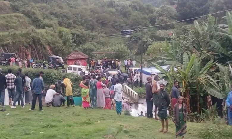 केरलम में भारी बारिश का कहर: लैंडस्लाइड और फ्लैश फ्लड से 7 मौतें केरलम में भारी बारिश का कहर: लैंडस्लाइड और फ्लैश फ्लड से 7 मौतें