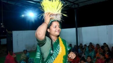 करमा पूजा में शामिल हुईं मंत्री श्रीमती लक्ष्मी राजवाड़े, प्रकृति, संस्कृति और लोकपरंपराओं के संरक्षण का दिया संदेश करमा पूजा में शामिल हुईं मंत्री श्रीमती लक्ष्मी राजवाड़े, प्रकृति, संस्कृति और लोकपरंपराओं के संरक्षण का दिया संदेश