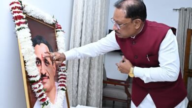 मुख्यमंत्री श्री विष्णुदेव साय ने पंडित दीनदयाल उपाध्याय की जयंती पर उन्हें किया नमन