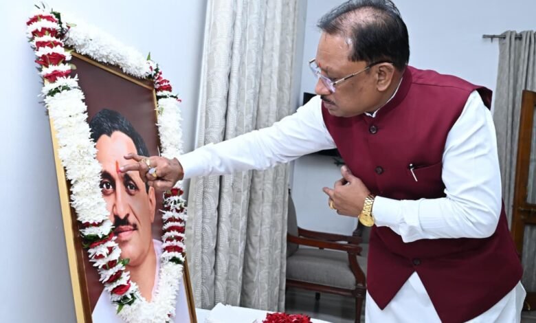 मुख्यमंत्री श्री विष्णुदेव साय ने पंडित दीनदयाल उपाध्याय की जयंती पर उन्हें किया नमन मुख्यमंत्री श्री विष्णुदेव साय ने पंडित दीनदयाल उपाध्याय की जयंती पर उन्हें किया नमन