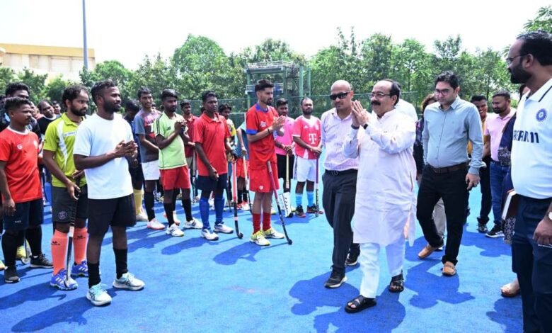 छत्तीसगढ़ हॉकी लीग : चयन ट्रायल के पहले दिन 223 खिलाड़ी उतरे मैदान पर, उप मुख्यमंत्री श्री अरुण साव ने खिलाड़ियों से की मुलाकात छत्तीसगढ़ हॉकी लीग : चयन ट्रायल के पहले दिन 223 खिलाड़ी उतरे मैदान पर, उप मुख्यमंत्री श्री अरुण साव ने खिलाड़ियों से की मुलाकात
