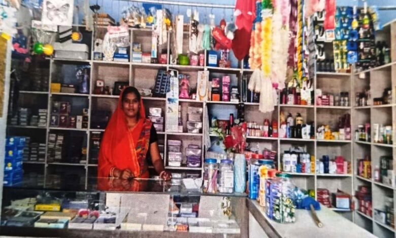 सेवा संकल्प अभियान: सेवा की कहानी महतारी वंदन की राशि से सुमित्रा ने खोला ‘श्रृंगार सदन’, आत्मनिर्भरता की ओर बढ़ाया कदम
