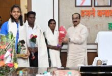 संजू की स्वर्णिम जीत पर उप मुख्यमंत्री श्री अरुण साव ने थपथपाई पीठ, कहा छत्तीसगढ़ के खिलाड़ियों को मिलेगा उनके अनुभव का लाभ