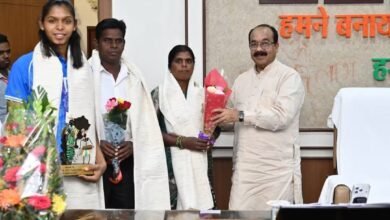 संजू की स्वर्णिम जीत पर उप मुख्यमंत्री श्री अरुण साव ने थपथपाई पीठ, कहा छत्तीसगढ़ के खिलाड़ियों को मिलेगा उनके अनुभव का लाभ