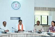 उप मुख्यमंत्री श्री अरुण साव, महिला एवं बाल विकास मंत्री श्रीमती लक्ष्मी रजवाड़े, कृषि मंत्री श्री राम विचार नेताम बैठक में हुए शामिल