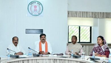 उप मुख्यमंत्री श्री अरुण साव, महिला एवं बाल विकास मंत्री श्रीमती लक्ष्मी रजवाड़े, कृषि मंत्री श्री राम विचार नेताम बैठक में हुए शामिल उप मुख्यमंत्री श्री अरुण साव, महिला एवं बाल विकास मंत्री श्रीमती लक्ष्मी रजवाड़े, कृषि मंत्री श्री राम विचार नेताम बैठक में हुए शामिल