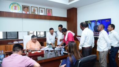 पर्यटन एवं संस्कृति मंत्री श्री राजेश अग्रवाल ने मंत्रालय स्थित कार्यालय में आगंतुकों से की मुलाकात पर्यटन एवं संस्कृति मंत्री श्री राजेश अग्रवाल ने मंत्रालय स्थित कार्यालय में आगंतुकों से की मुलाकात