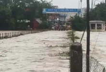 महादेव घाट में पूल के उपर तक पानी, रायपुर – अमलेश्वर रोड में आवाजाही बंद