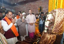 CM साय ने मदकूद्वीप के प्राचीन मंदिरों में की पूजा-अर्चना, कन्या पूजन कर कन्या भोज में हुए शामिल