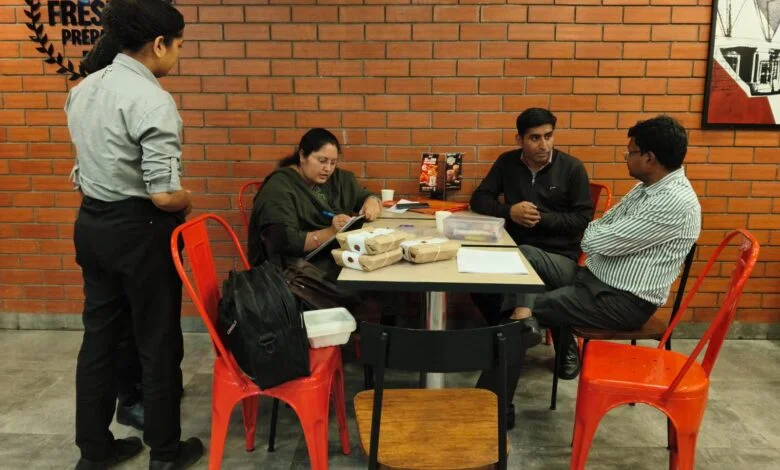 त्योहारी सीजन में होटलों और मिठाई दुकानों में फूड की टीम पहुंची, श्री अन्नपूर्णा एग्रो तीन दिन के लिए सस्पेंड त्योहारी सीजन में होटलों और मिठाई दुकानों में फूड की टीम पहुंची, श्री अन्नपूर्णा एग्रो तीन दिन के लिए सस्पेंड