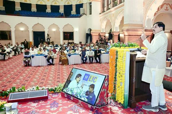 केंद्र और राज्य सरकार मिलकर दे रही हैं मध्यप्रदेश के विकास को गति : मुख्यमंत्री केंद्र और राज्य सरकार मिलकर दे रही हैं मध्यप्रदेश के विकास को गति : मुख्यमंत्री