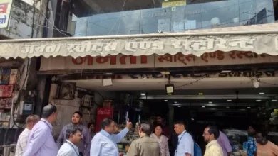 चार प्रतिष्ठानों पर कार्रवाई, गंदगी मिलने पर 150 किलो मिठाई और 10 किलो पनीर नष्ट; लाइसेंस निलंबित