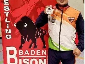 जर्मनी में छत्तीसगढ़ के श्रीमंत झा ने लहराया तिरंगा, पैरा-आर्मरेसलिंग कप में जीता रजत पदक