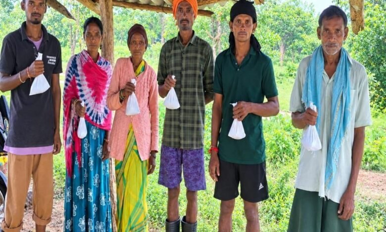 तसर रेशम उत्पादन से ग्रामीणों को मिल रहे आय के नए अवसर तसर रेशम उत्पादन से ग्रामीणों को मिल रहे आय के नए अवसर