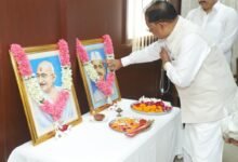 मुख्यमंत्री ने महात्मा गांधी और पूर्व प्रधानमंत्री लाल बहादुर शास्त्री की जयंती पर किया नमन